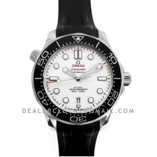 Seamaster Diver 300M Co-Axial Master Chronometer White Dial on Black Rubber Strap Seamaster Diver 300M Co-Axial Master Chronometer White Dial on Black Rubber Strap